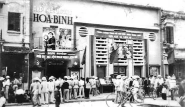 Xem văn nghệ thời thiếu khó