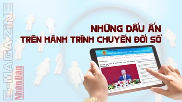 Người dân đến làm thủ tục đăng ký giao dịch bảo đảm tại Trung tâm đăng ký giao dịch, tài sản Thành phố Hồ Chí Minh. (Ảnh: HƯƠNG NGUYÊN)