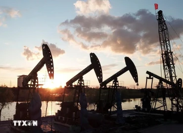 Giàn khoan dầu tại tỉnh Hắc Long Giang (Trung Quốc). (Ảnh: THX/TTXVN)