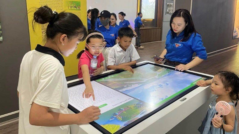 Triển khai không gian số, ứng dụng công nghệ thông minh nhân tạo AI,… tại Bảo tàng Nghệ An-Xô Viết Nghệ Tĩnh. 498550035-1355881772651464-8471366603558580998-n-1618-86-126-5644.jpg