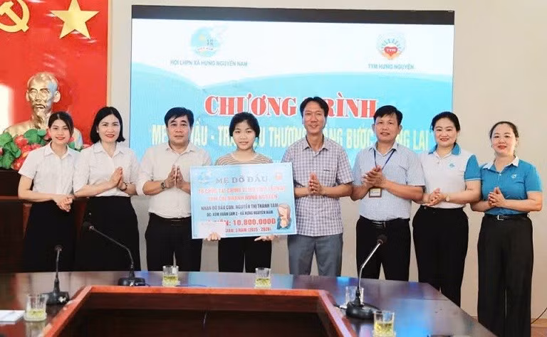 Em Nguyễn Thị Thanh Tâm được Tổ chức Tài chính vi mô Tình thương - Chi nhánh Hưng Nguyên nhận đỡ đầu trong vòng 3 năm.