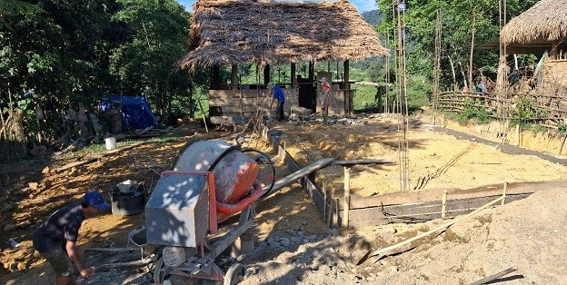 Hỗ trợ làm móng nhà cho đồng bào Đan Lai ở bản Cò Phạt (Môn Sơn). z6818035998667-c7a12b44be386cf6bdf86f1377414553.jpg