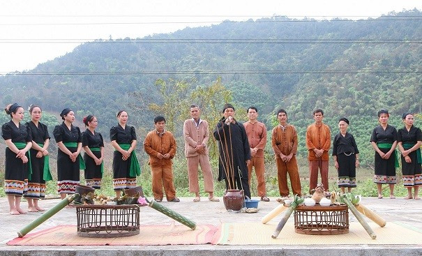 Lễ đón tiếng Sấm của người Ơ Đu. (Ảnh: Đình Tuân) bna-3.jpg