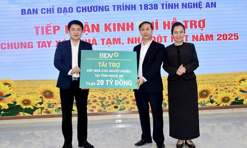 Ngân hàng BIDV chi nhánh Nghệ An trao bảng tài trợ xây nhà cho người nghèo tỉnh Nghệ An. bna-c-sinh-1-e61caec1a3d0a7103ed257344f6293af.jpg