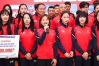 Đại diện đội tuyển điền kinh Việt Nam gửi lời cảm ơn Liên đoàn Điền kinh Việt Nam và các nhà tài trợ vì phần thưởng. 