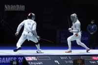 Nguyễn Xuân Lợi, Nguyễn Văn Quyết, Lê Văn Bang, Phan Ánh Dương giành Huy chương Vàng nội dung đồng đội nam môn kiếm chém sau khi vượt qua đối thủ đến từ Malaysia. (Ảnh: HOÀNG MINH)