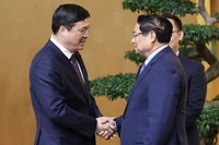 Thủ tướng Chính phủ Phạm Minh Chính và Phó Bí thư Khu ủy, Chủ tịch Khu tự trị dân tộc Choang Quảng Tây, Trung Quốc Vi Thao. (Ảnh: Trần Hải)