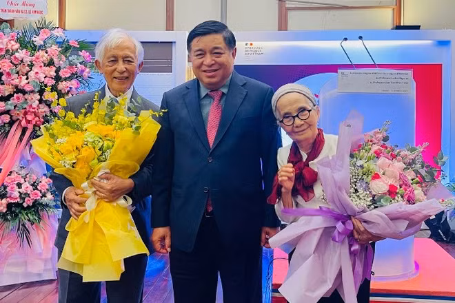 Phó Thủ tướng Chính phủ Nguyễn Chí Dũng và vợ chồng Giáo sư Jean Trần Thanh Vân và Lê Kim Ngọc.