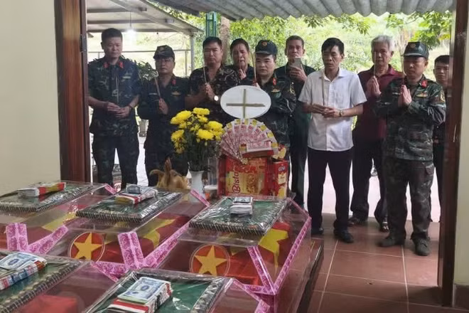 Hài cốt liệt sĩ được đưa về nhà chờ Đội Tìm kiếm, quy tập hài cốt liệt sĩ để tổ chức an táng theo quy định.