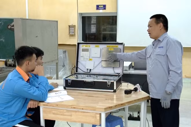 Trong nhiều lớp học nghề hiện nay, công nghệ mô phỏng đã trở thành bước chuẩn bị trước khi sinh viên bước vào xưởng thực hành.