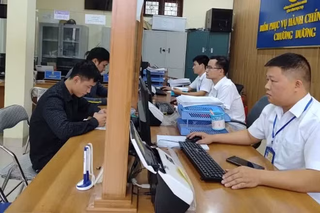 Cơ quan chức năng tích cực cải cách hành chính, phục vụ nhân dân. (Ảnh: VĂN HỌC)