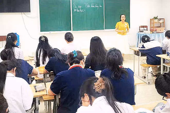 Giờ ôn thi của học sinh Trường THPT A Nguyễn Huệ, tỉnh Ninh Bình.