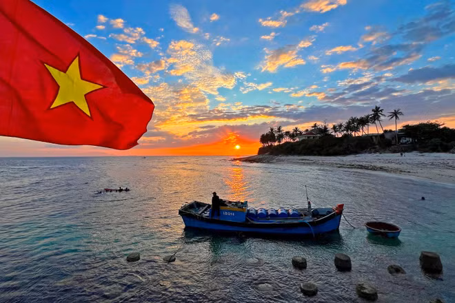 Hoàng hôn trên đảo Bé, Lý Sơn. (Ảnh: TRẦN THÀNH)