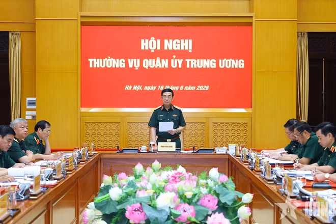 Đại tướng Phan Văn Giang chủ trì Hội nghị Thường vụ Quân ủy Trung ương. (Nguồn: qdnd.vn)