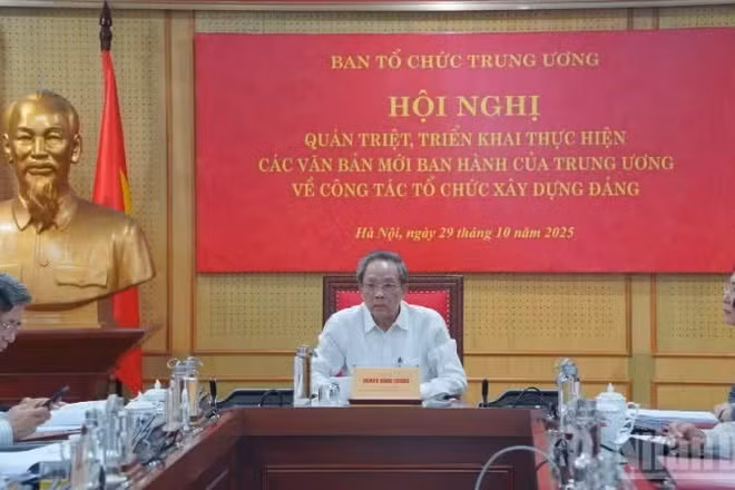 Ban Tổ chức Trung ương quán triệt các văn bản mới ban hành của Trung ương về công tác tổ chức xây dựng Đảng.