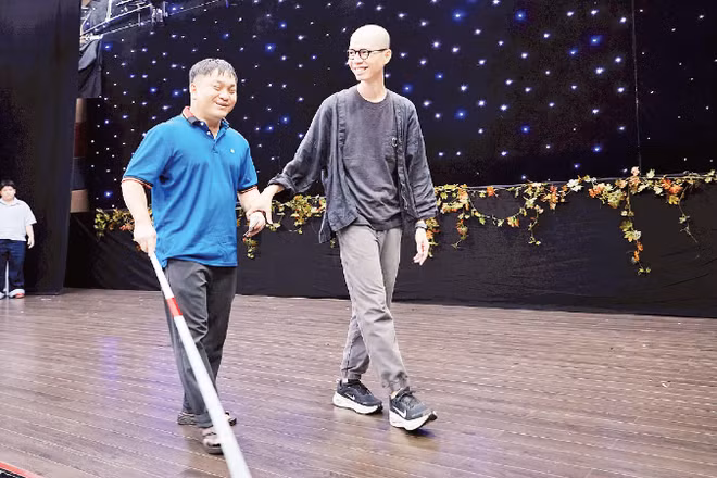 Dự án “Hào quang trong bóng tối” mang đến cho người khiếm thị cơ hội được diễn xuất trên sân khấu.