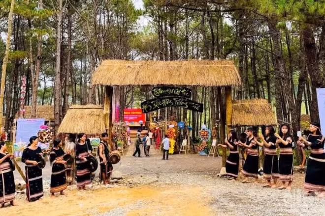 Xã miền núi Kon Plông, tỉnh Quảng Ngãi tổ chức nhiều hoạt động về thôn, làng cùng người dân.