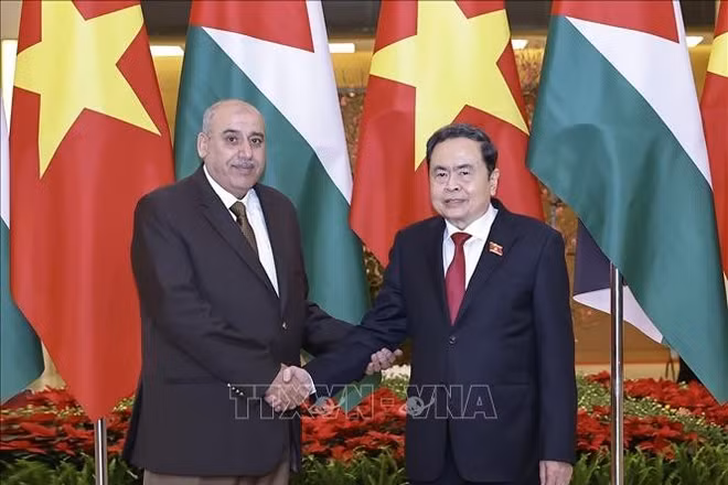 Chủ tịch Quốc hội Trần Thanh Mẫn và Chủ tịch Hạ viện Vương quốc Hashemite Jordan Mazen Turki El Qadi. (Ảnh: DOÃN TẤN/TTXVN)