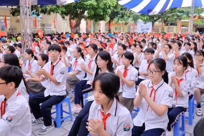 Học sinh Trường trung học cơ sở Cầu Giấy B trong Lễ khai giảng năm học 2026-2027. (Ảnh: BẢO NGÂN)