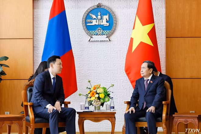 Chủ tịch Quốc hội Trần Thanh Mẫn hội kiến Thủ tướng Mông Cổ Nyam-Osor Uchral. (Ảnh: Doãn Tấn/TTXVN)