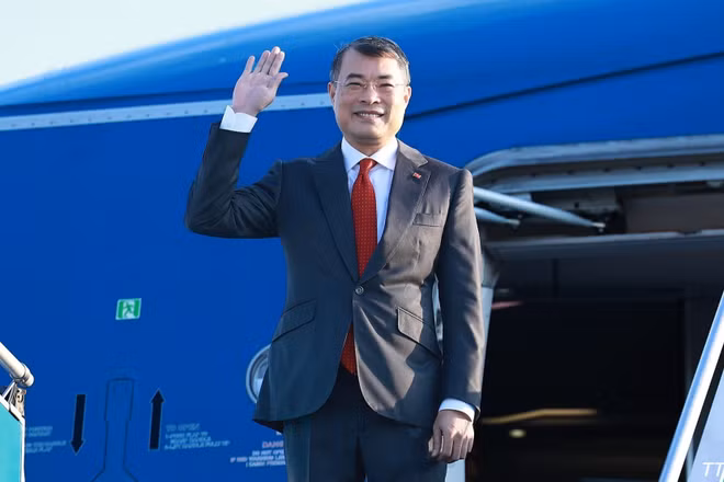 Thủ tướng Lê Minh Hưng rời Hà Nội sang tham dự Hội nghị thượng đỉnh BRICS lần thứ 18 và làm việc song phương tại Ấn Độ. (Ảnh: Dương Giang/TTXVN)