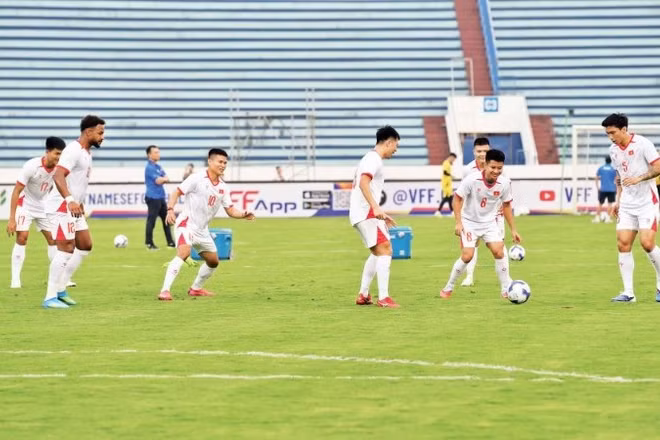 Các cầu thủ Đội tuyển Việt Nam tập luyện trước trận đấu với Đội tuyển Malaysia. (Ảnh: TTXVN)