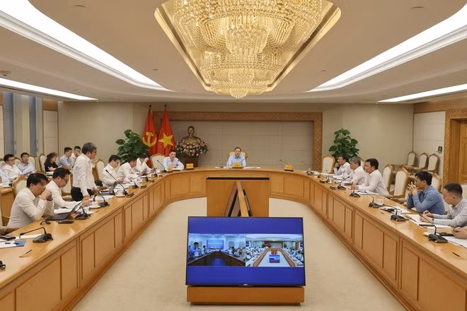 Phó Thủ tướng Thường trực Chính phủ Phạm Gia Túc làm việc với Bộ Xây dựng, một số bộ, ngành, thành phố Hà Nội, Thành phố Hồ Chí Minh về tình hình triển khai các dự án đường sắt. (Ảnh: VGP/PHƯƠNG NGUYÊN)