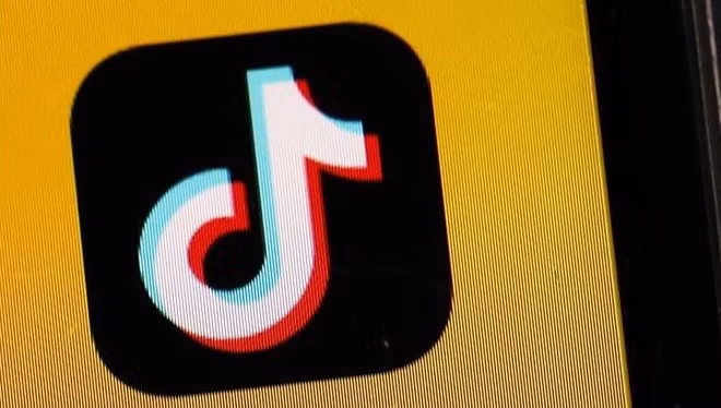 Biểu tượng ứng dụng TikTok trên màn hình điện thoại di động. (Ảnh: Kyodo/TTXVN)