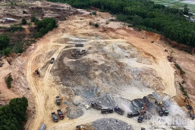 Công ty cổ phần Đầu tư 706 khai thác, mua, bán trái phép khoáng sản tại mỏ đất núi Lệ Thủy trong thời gian dài.