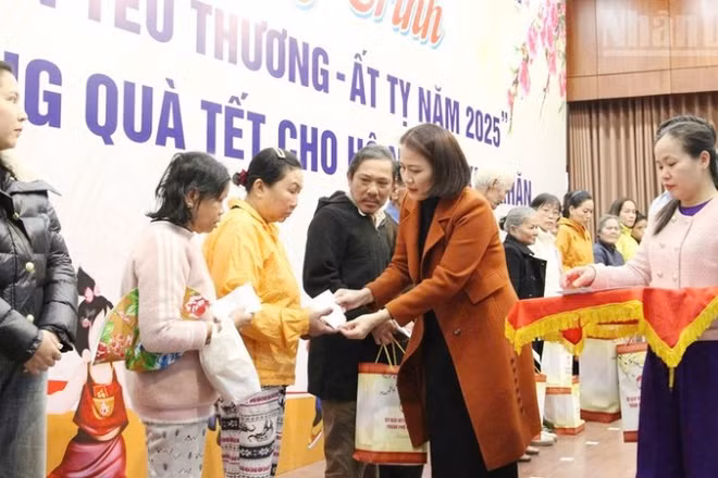 Chương trình "Xuân yêu thương" hằng năm góp phần chăm lo Tết cho người nghèo.