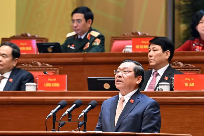 Đồng chí Lại Xuân Môn, Ủy viên Trung ương Đảng, Bí thư Đảng ủy, Phó Trưởng ban Thường trực Ban Tuyên giáo và Dân vận Trung ương, tham luận về vấn đề "Công tác chính trị, tư tưởng trong kỷ nguyên mới."