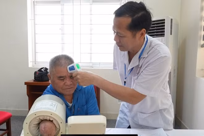 Khám bệnh cho người có công tại Trung tâm Điều dưỡng Người có công.