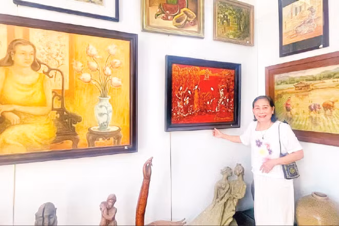Họa sĩ Phan Thị Ngọc Mỹ giới thiệu về không gian bảo tàng mỹ thuật mang tên mình.