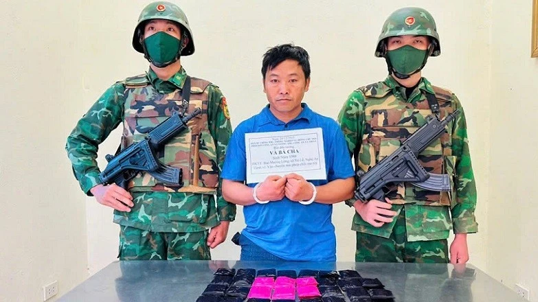 Đối tượng bị bắt giữ cùng 6.000 viên ma túy tang vật.