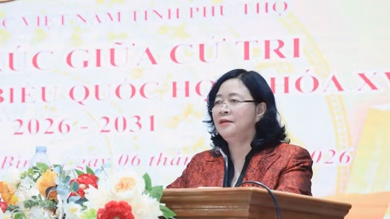 Đồng chí Bùi Thị Minh Hoài, Ủy viên Bộ Chính trị, Bí thư Trung ương Đảng, Bí thư Đảng ủy MTTQ, các đoàn thể Trung ương, Chủ tịch Ủy ban Trung ương Mặt trận Tổ quốc (MTTQ) Việt Nam phát biểu tại hội nghị.