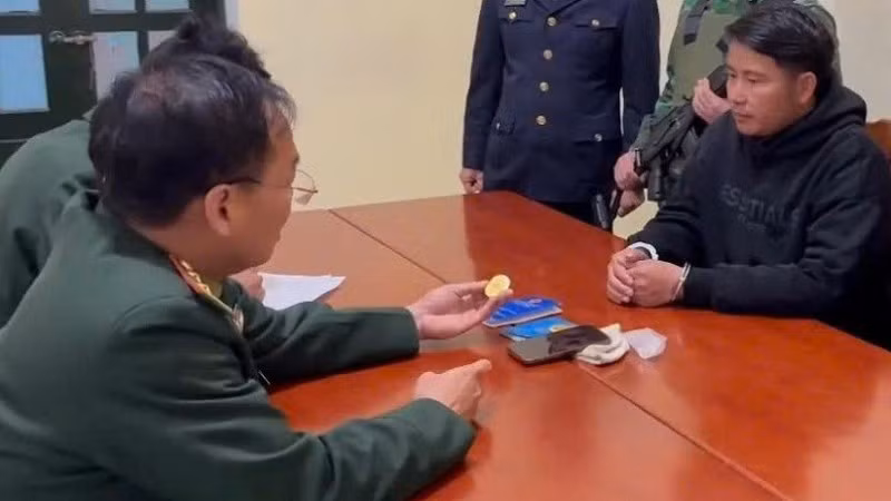 Đối tượng và số vàng tang vật.