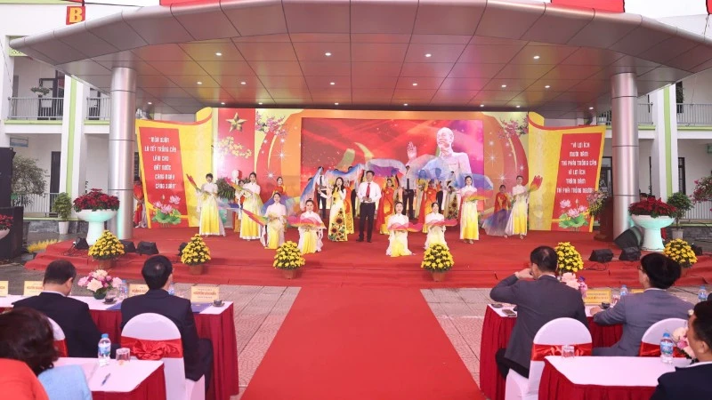 Tiết mục văn nghệ tại Lễ phát động trồng cây. (Ảnh: Đại Thắng)