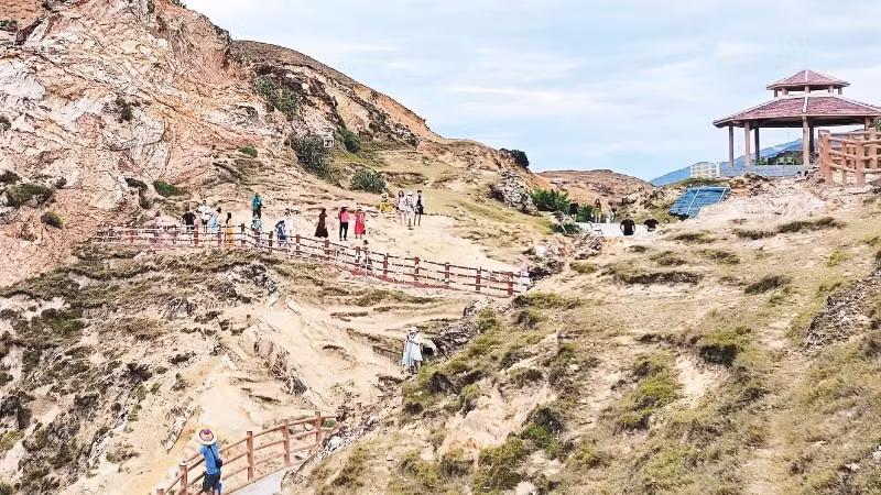 Thắng cảnh Eo Gió (phường Quy Nhơn Đông, tỉnh Gia Lai).