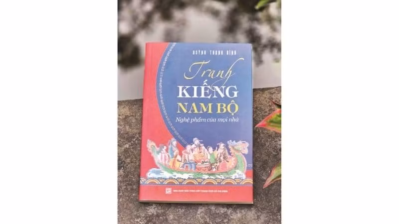 Bìa cuốn sách “Tranh kiếng Nam Bộ-Nghệ phẩm của mọi nhà” của tác giả Huỳnh Thanh Bình. (Ảnh QUỲNH MY)