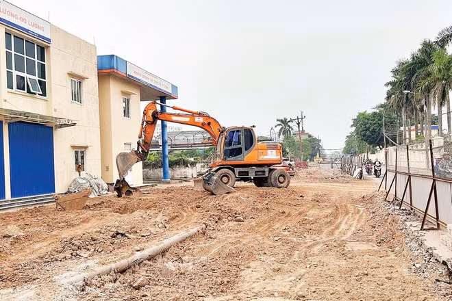 Hệ thống cống ngầm tiêu thoát nước được đầu tư làm mới trên nhiều tuyến phố.