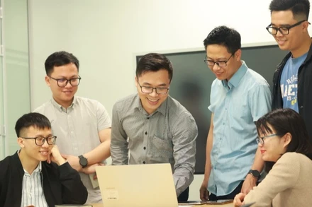 Các kỹ sư thuộc nhóm nghiên cứu ngôn ngữ tiếng Việt để đưa vào Galaxy AI.