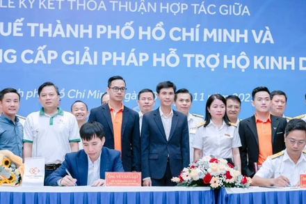 Thuế Thành phố Hồ Chí Minh ký kết hợp tác Softdreams hỗ trợ hơn 200.000 hộ kinh doanh chuyển từ thuế khoán sang kê khai