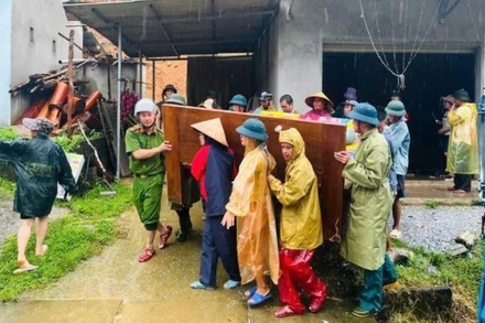 Tỉnh Nghệ An kiên quyết di dời, sơ tán người dân, phương tiện và tài sản đến nơi an toàn.