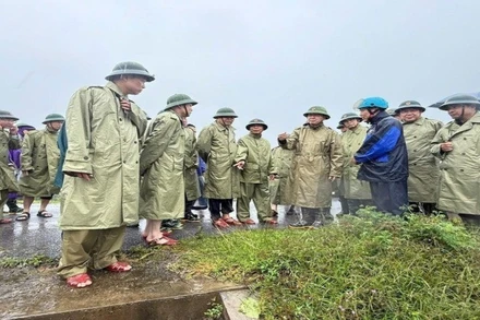 Phó Thủ tướng Chính phủ Trần Hồng Hà kiểm tra công tác phòng, chống bão số 3 tại các xã Xuân Lập và Thường Xuân của tỉnh Thanh Hóa.