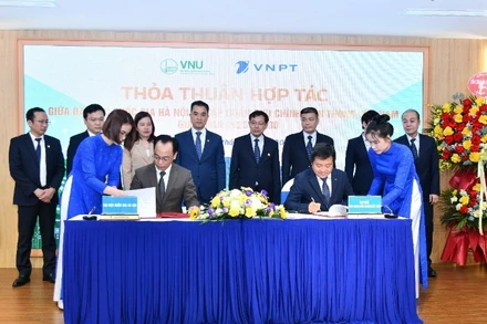 Lễ ký kết giữa Tập đoàn VNPT và Đại học Quốc gia Hà Nội.