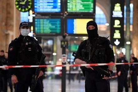 Ảnh tư liệu: Cảnh sát phong tỏa hiện trường vụ tấn công bằng dao tại nhà ga Gare du Nord ở thủ đô Paris (Pháp), ngày 11/1/2023. (Ảnh: Báo Nhân Dân)