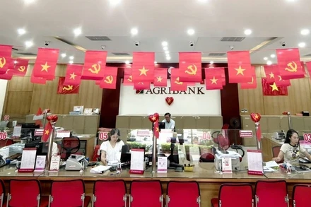 Ngân hàng Agribank bố trí cán bộ làm việc xuyên lễ.