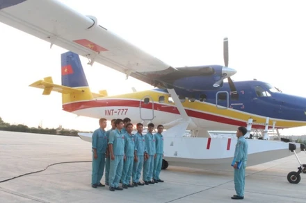 Quán triệt, giao nhiệm vụ cho tổ bay trên thủy phi cơ DHC-6.