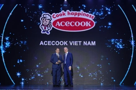 Đại diện công ty Acecook Việt Nam vinh dự nhận giải "Best Companies to Work for in Asia 2025” – Nơi làm việc tốt nhất Châu Á.