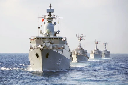 Biên đội tàu Vùng 4 huấn luyện trên biển. (Ảnh: Vùng 4 Hải quân)